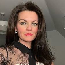 Vengeful Love (Vengeful Love Trilogy, Book 1): Laura Carter: 9781504733137:  Amazon.com: Books