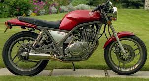 yamaha srx such a cool bike this looks exactly like the one i had a single cylinder 400cc kick start cafe racer most went to the track it wasn t that バイク 車