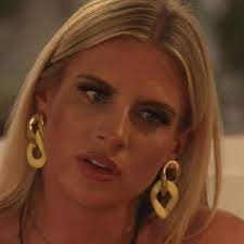 Love island fans have been left baffled by a nasty mystery graze on chloe's leg. Love Island Fans Worried About Chloe As They Spot Nasty Gash On Her Hip And Elbows Mirror Online
