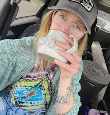 Weirdo for a living, come be one with me