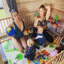 Babyboom in ulice continues, even aneta krejčíková announced her pregnancy after míša tomešová and tereza vít ů. Hvezda Ulice Krejcikova Vyvezla Maleho Benika A Ukazala Se V Top Forme