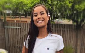 Tại world cup 2018 này, nữ mc lừng danh vẫn luôn là chỗ dựa tinh thần vững chắc của ngôi sao napoli. Temptation Island Verleidster Eline Maakt Het Heet Met Foto In Piepkleine Bikini Lekker Ding Nieuws365