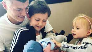 A look at toni kroos wife, exes, dating rumors, and past relationships. Toni Kroos Presents His Third Child