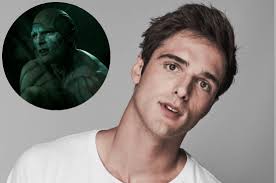 5 Potret Keren Stuart Collin, yang Jadi “Penjual Gorengan” Ke