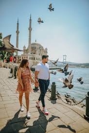 Es una especie de guiso de carne que se hace en un recipiente cerámico que se rompe para servirlo. Istanbul Ortakoy In 2021 Istanbul Turkey Photography Istanbul Photography Istanbul Travel