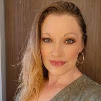 Miranda Holcomb's Instagram, Twitter & Facebook