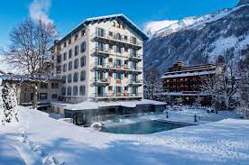 The bedrooms face a beautiful panorama of mountains, providing space, luxury and comfort. The Hotel Hotel Mont Blanc Chamonix