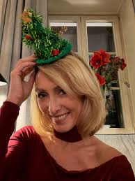 Pięknego czasu świątecznego dla każdego z Was ❤️ Niezależnie gdzie jesteś  Niezależnie z kim jesteś Stwórzmy dobry czas ❤️ Tak, jak i może być każdego  dnia;) Merry Christmas 🎄❤️ Ściskam Beata -- #życzenia #święta #goodtime