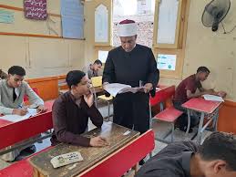 Al-Azhar Portal - بوابة الأزهر - رئيس قطاع المعاهد الأزهرية يتفقد لجان  امتحانات الكيمياء بمحافظة قنا