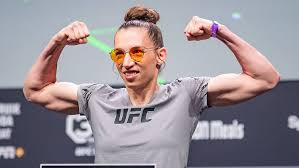 Kampfunfähig, aber siegreich: Fataler Kniestoß bringt Mandy Böhm ersten  UFC-Sieg