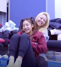 201209 itzy instagram update with yeji & yuna. Yeji Yuna Itzy Yuna E Yeji Itzy Girl Group Kpop Girls