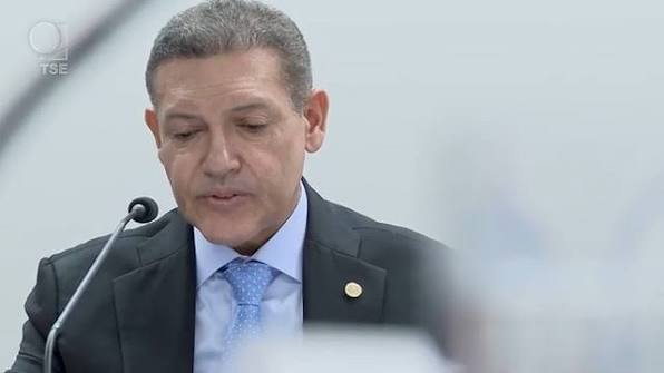 O Tribunal Superior Eleitoral (TSE) reuniu representantes de plataformas  digitais e empresas de inteligência artificial para fortalecer a cooperação  no combate à desinformação e na proteção da ...