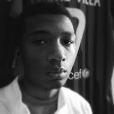 Aaron Burley (@ellechehombre)