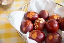 The Little Things Making Traditional Orthodox Easter Eggs In 2020 Orthodox Easter Easter Eggs Greek Easter