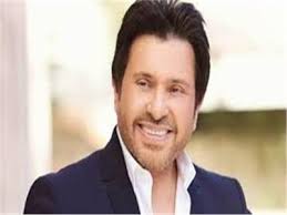 أحمد سعد مطرب مصري شاب وموهوب من مواليد القاهرة. Ø£Ù…ÙŠØ± Ø§Ù„ØºÙ†Ø§Ø¡ Ø§Ù„Ø¹Ø±Ø¨ÙŠ Ø¨Ù‚Ù„Ø¯ Ø£Ø­Ù…Ø¯ Ø³Ø¹Ø¯ Ø¹Ù„Ø´Ø§Ù† Ø£Ø¨Ù‚Ù‰ Ø²ÙŠÙ‡ ÙÙŠØ¯ÙŠÙˆ Ø¨ÙˆØ§Ø¨Ø© Ø£Ø®Ø¨Ø§Ø± Ø§Ù„ÙŠÙˆÙ… Ø§Ù„Ø¥Ù„ÙƒØªØ±ÙˆÙ†ÙŠØ©