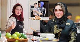 A family spokesman told reporters that the remains would be buried at the sungai ramal luar muslim cemetery in kajang. Jaga Cucu Amal Kickboxing Buat Puan Sri Nisa Bakri Rasa Cergas Awet Muda Nona