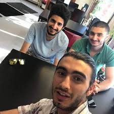 أينما تجلس أمي، نجلس فكل غُرف البيت تصير حيث تكون أمي. تنام أمي فننام  جميعنا.. من أجل ماذا يظل المرء مستيقظًا إذا نامت والدته؟"