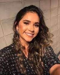 Iris Muriel's Instagram, Twitter & Facebook