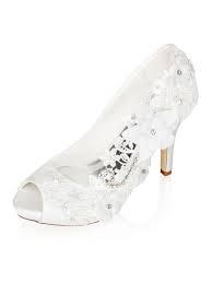 Scegli le scarpe da sposa, considerando il materiale in cui sono state realizzate, cerca di evitare costosissimi sandali gioielli che rischiano di rompersi solo a guardarli se hai intenzione di indossarli per tutta la giornata o. Scarpe Da Sposa Avorio Pizzo Fiori Peep Toe Stiletto Tacco A Stelo Scarpe Da Sposa Milanoo Com