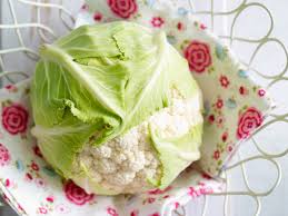 Eine ganze menge, denn karfiol enthält kaum kohlenhydrate, kein fett, wenig kalorien und jede menge wichtiger vitamine, wie zum beispiel folsäure, und. Blumenkohl Vielseitiges Lieblingsgemuse Lecker