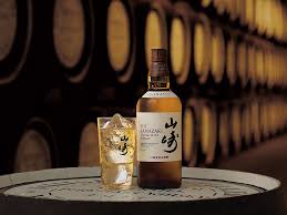 知っているようで知らない！国産ウイスキー「山崎」の魅力を徹底解説 | nomooo