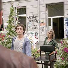 Wenn auch «macht der familie» vielleicht jetzt nicht ein «tatort» ist, der sich einem für lange zeit einbrennt, so ist er und man ist eigentlich ganz froh, ist man ziemlich genau so geworden wie damals die eigenen eltern. Qikrh8 Urn Jdm