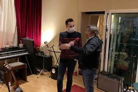 Alors quand le chanteur se confie à cœur ouvert sur ses premières années de galère » avant de pouvoir vivre de sa passion, ses admirateurs sont surpris ! Comment L Artisan Laurent Voulzy Travaille Et Va Au Bout De Ses Fantasmes