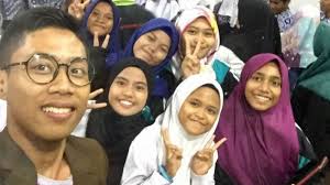 Pusat kegiatan guru kuching is on facebook. Kemendikbud Kirim 100 Guru Dari Indonesia Ke Malaysia Tribun Jateng