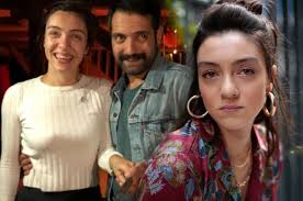 .sosyal medya hesabından eşi gürhan altundaşar ile yeni yıl paylaşımda bulunan merve dizdar'a beğeni ve yorum yağdı. Viyy2h5ljzywbm