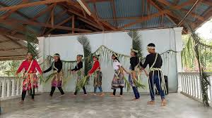 Tarian sewang ialah satu bentuk persembahan tarian tradisional masyarakat orang asli yang masih kekal diamalkan hingga sekarang. Tempat Menarik Di Jelebu Negeri Sembilan Qisstiera