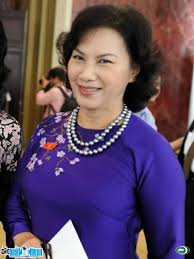 Vì vậy cần lưu ý không cho trẻ chơi đùa với lá cây kim tiền sẽ gây ngộ độc. Chinh Trá»‹ Gia Nguyá»…n Thá»‹ Kim Ngan