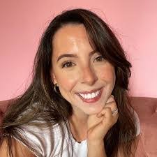 Jaclyn Robbins's Instagram, Twitter & Facebook