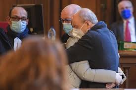 See more of une balle dans la tête on facebook. La Condamnation Pour Assassinat De L Ex Depute Christian Van Eyken Et Son Epouse Aggravee En Appel Le Soir Plus