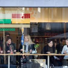 Imbiss mit Blick auf das wahre Leben