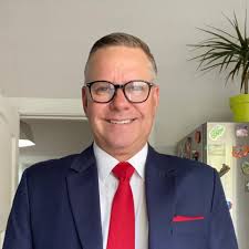 Liz Knight is a just a fantastic lady, with energy, ideas and a care for  the community! Well done Liz 👍