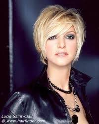 Carre Plongeant Court Effile Cheveux Courts Coiffure Courte Coupe De Cheveux Courte