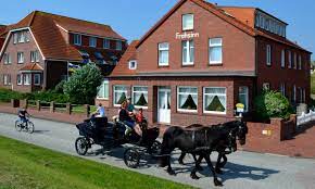 Die pension frohsinn hat eine wunderbare lage zum hafen, zum ort, zum strand und zu sämtlichen ausflugszielen. Haus Frohsinn Juist Home