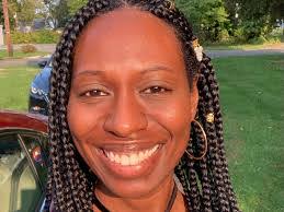 Amanda Mummert's Instagram, Twitter & Facebook