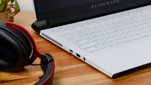 Click to enlarge although its $2,599 price is steep, the alienware m17x r4 remains the ultimate gaming notebook. Alienware M17 R4 Testbysherri L Smitheditor S Choice The Alienware M17 R4 Brings Even More Power And Performance To The Table But At The Cost Of Battery Life Komponenten Pc