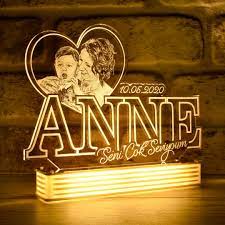 En özel anneler günü hediyesi çiçektir. Resimli Anneler Gunu Hediyesi