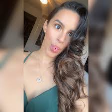 Jen Roman's Instagram, Twitter & Facebook