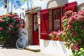 Maison Aux Volets Rouge En Bretagne Du Sud Maison Maison Bretagne Photographie Fenetre