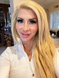 Marci Loomis's Instagram, Twitter & Facebook