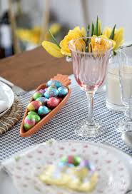 Wow your guests with an amazing table set. Floral Inspired Easter Table Decor