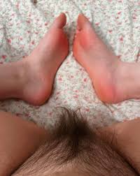 Willst du diese prallen, haarigen Lippen meiner Muschi spreizen?