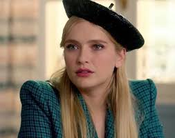 Emily in Paris. Vediamo insieme tutti i cappelli della serie.