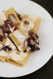 We did not find results for: Paccheri Con Salsiccia Radicchio Fonduta Di Taleggio E Noci Un Pinguino In Cucina