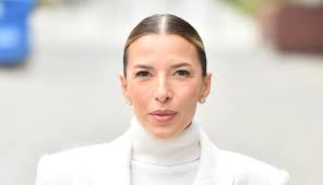 Dr Magdalena Śniegulska: "Mówienie o dziecku 'pociecha' odczłowiecza i  wkłada je w określoną rolę. Rolę osoby, która ma zaspokajać potrzeby  dorosłych, czynić ich życie weselszym i łatwiejszym"