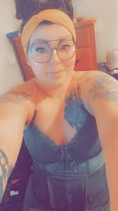 I went to the doctors recently and she recommended that I keep my calories  around 1500 a day, I use myfitness pal to keep track. With myfitness pal,  it add the amount