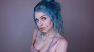 En apparence, c'est un jackpot pour elle avec une vidéo vue plus de 9 millions de fois. Dying My Wig Blue Perfectlacewig Youtube